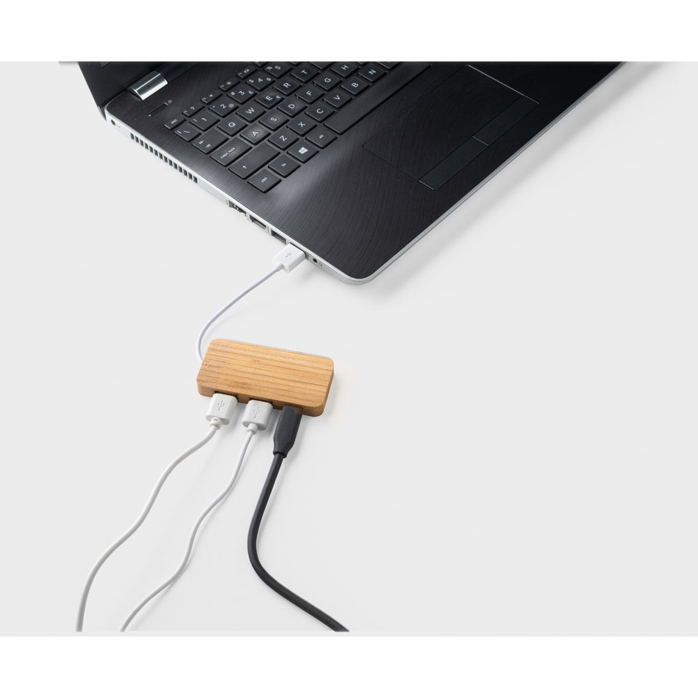 MOSER. HUB με 2 θύρες USB-A και 1 θύρα USB-C από μπαμπού